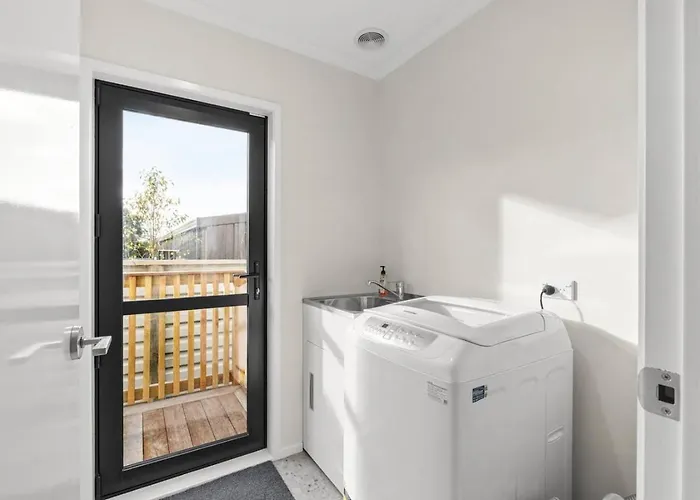 Holiday home 3br Adventure Base With Air-con And Parking