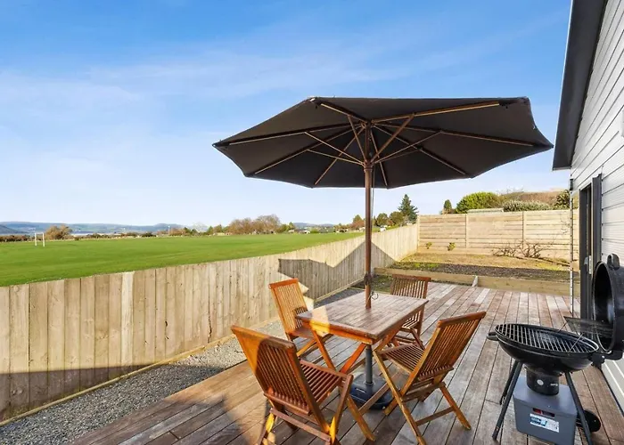 Holiday home 3br Adventure Base With Air-con And Parking